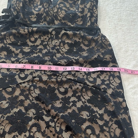 B. Smart Black and Tan Sleeveless V-Neck Party Dress - Picture 2 of 12